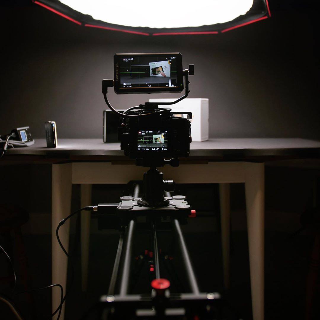 Like David Fincher levels of seamless movement:Motorized Camera Sliders For Dynamic Shots 3 120006743 646356569356111 7050862295950579145 n