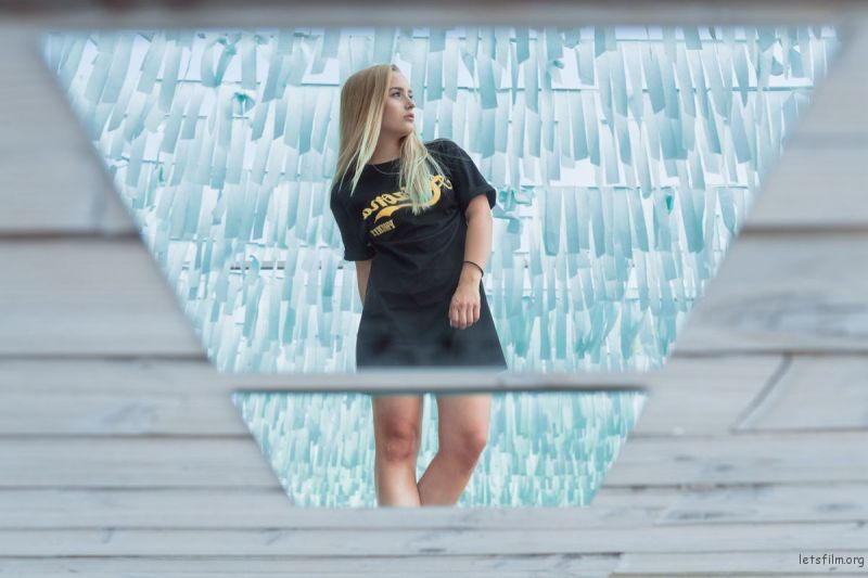 Taking creative portraits? All you need is a mirror and a LED video light! 7 42709ff551736439