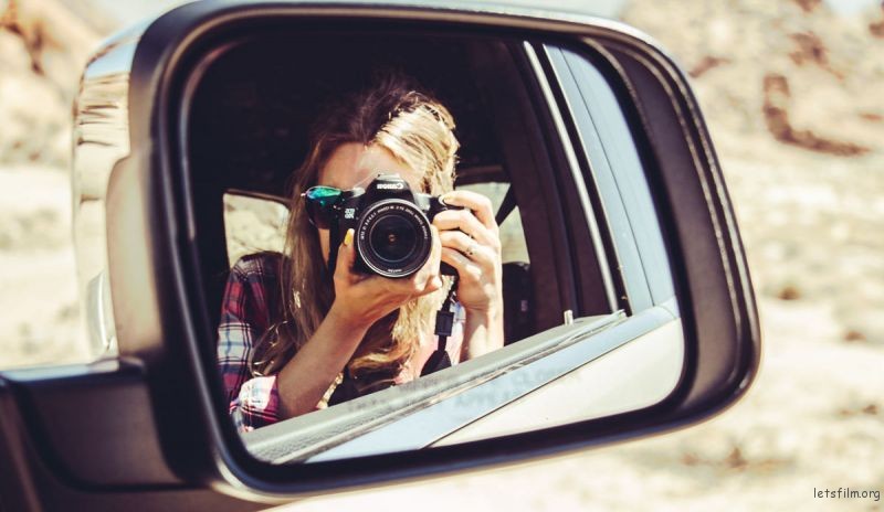 Taking creative portraits? All you need is a mirror and a LED video light! 8 e95792e13c9427c4