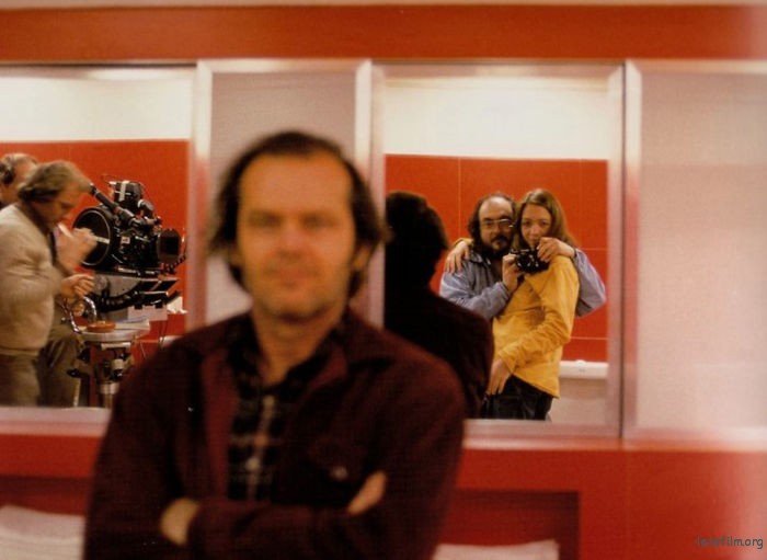 Taking creative portraits? All you need is a mirror and a LED video light! 5 fd139d054251e6fd