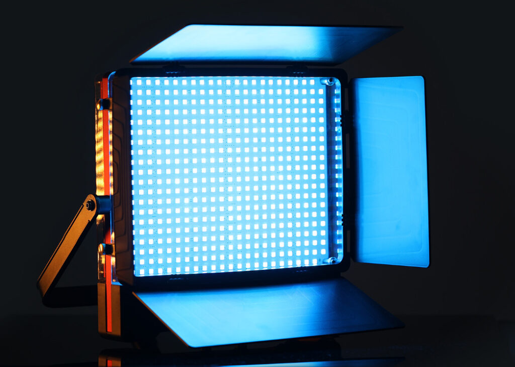 Try to observe the light like a painter and create beautiful portraits with led video light 4 图片fdszgrfdzehy1