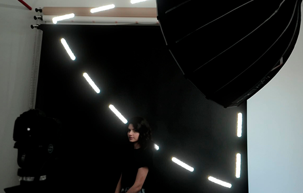 Taking creative portraits? All you need is a mirror and a LED video light! 11 图片rshytrshtr1