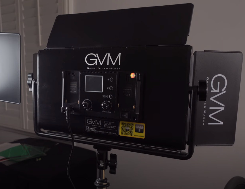 Try to observe the light like a painter and create beautiful portraits with led video light 9