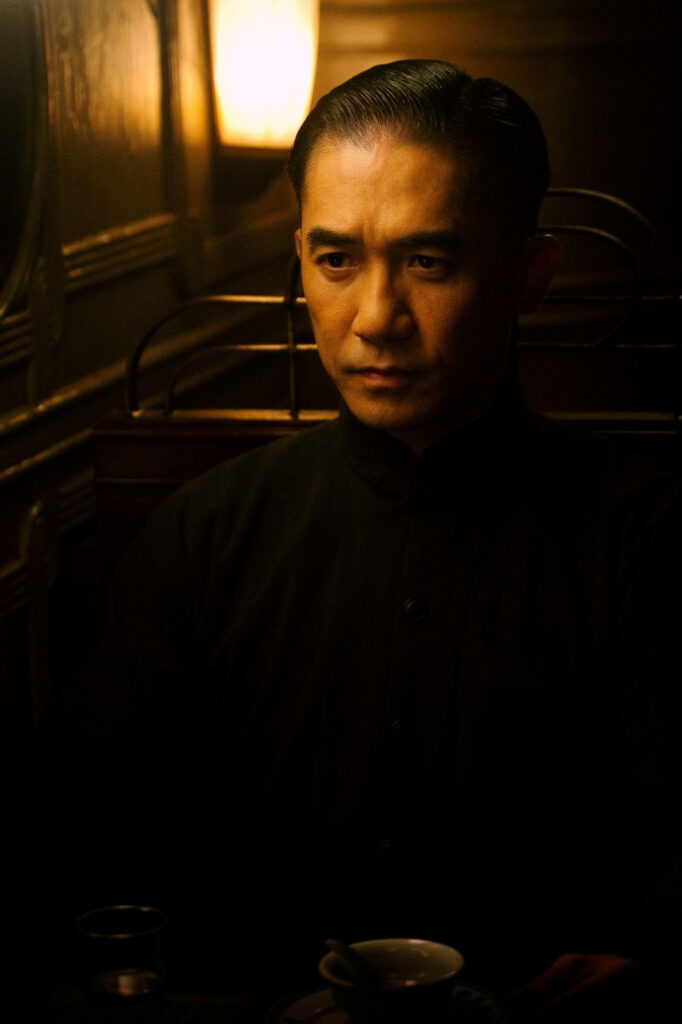 Rembrandt-style lighting, depicting characters with light 10 图片11 2 3