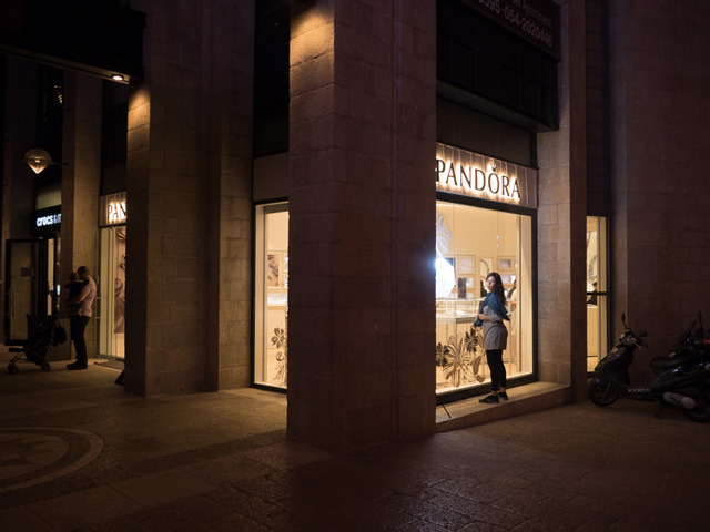 Photographers need to know how to create a good urban night portrait 7 图片7 1