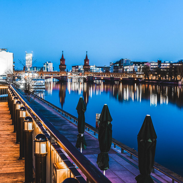 How do you shoot a city street scene? Learn to compose with a sense of line? 1 1 2