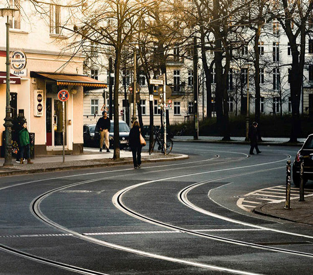 How do you shoot a city street scene? Learn to compose with a sense of line? 11 11
